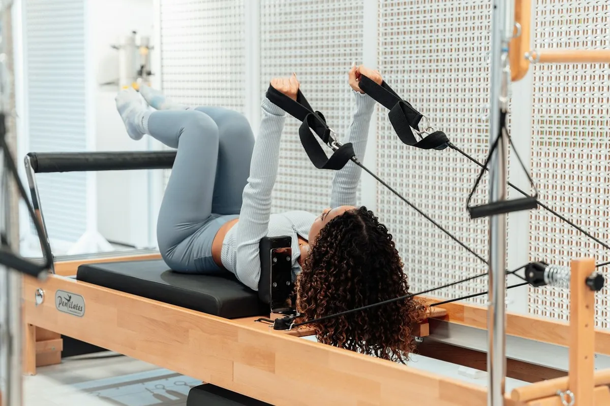 Reformer Yayları: Ağır Yay Zor, Hafif Yay Kolay mı? — Osmaniye Pilates stüdyosundan görüntü