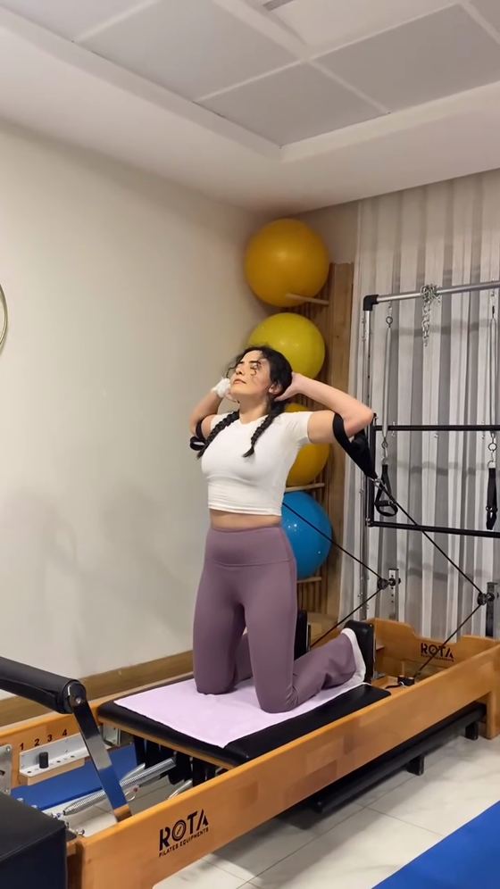 Klinik pilatesle kontrollü gövde çalışması